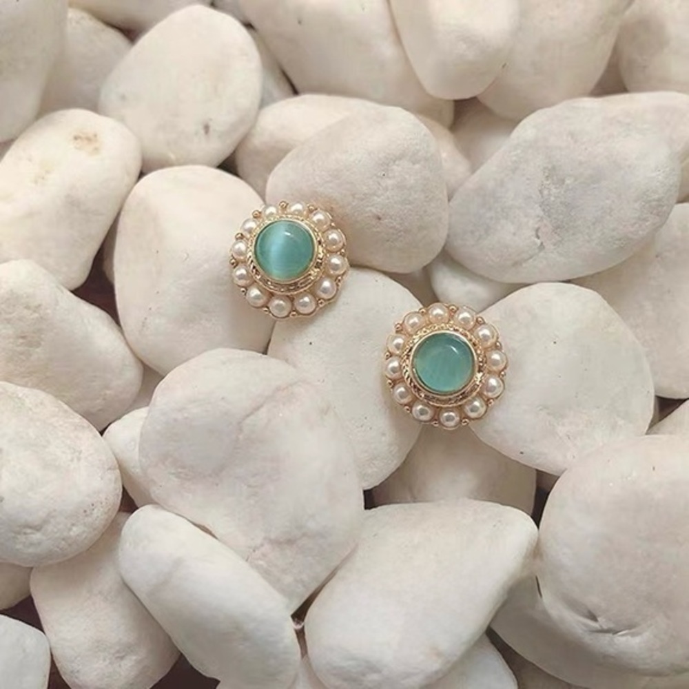 Baroque Pearl Cat Eye Stud Earrings Women Vintage Style‎ Elegant Small Round new